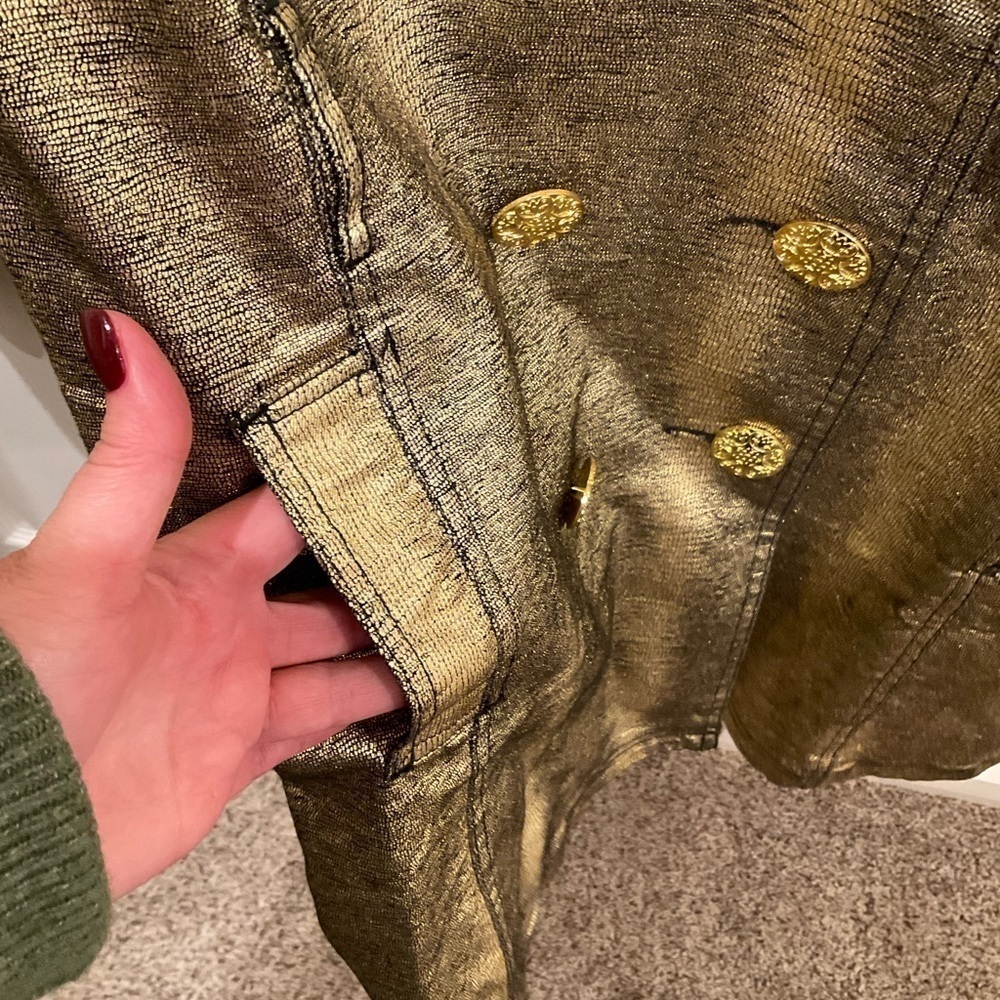 DG metallic gold trench with gold buttons - Picture 4 of 5